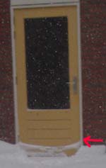 Sneeuw op deurhoogte