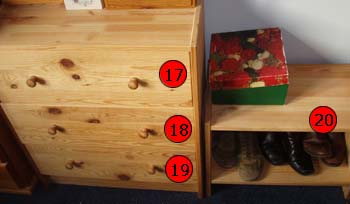 kastjes naast mijn kledingkast