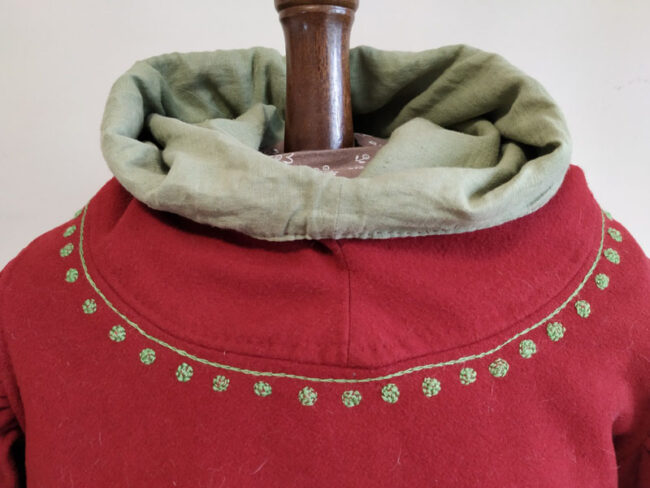 Embroidered gardecorpse (top)