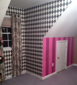 Checkered and Cheshire Cat striped wallpaper