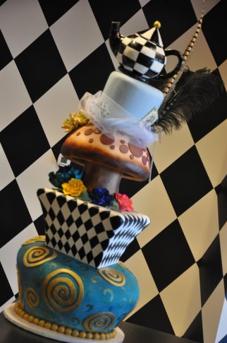 found on https://www.flickr.com/photos/designercakesbyapril/5465923844/in/faves-14511451@N05/