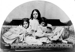 Alice with her sisters; Lorina and Edith